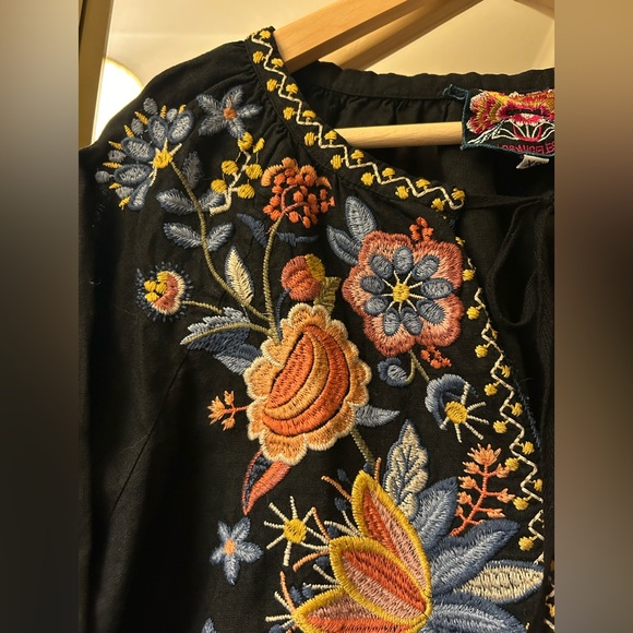 Johnny Was embroidered top - Picture 4 of 11